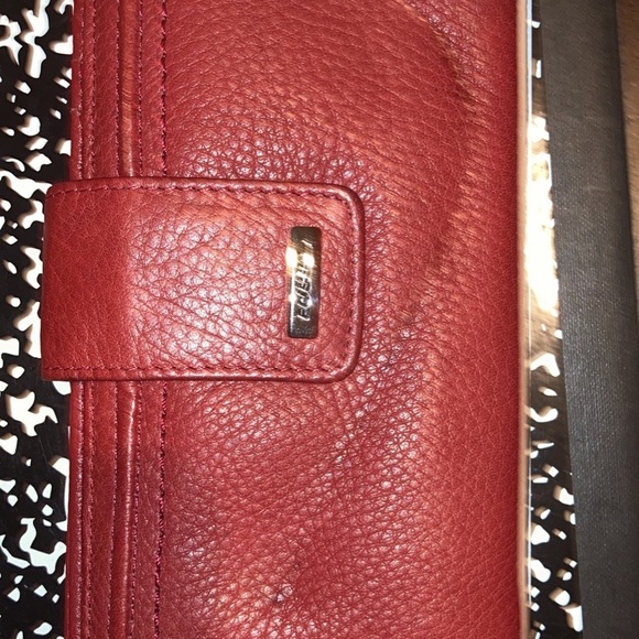 Fossil Wallet (High Storage Capacity) - Picture 3 of 4